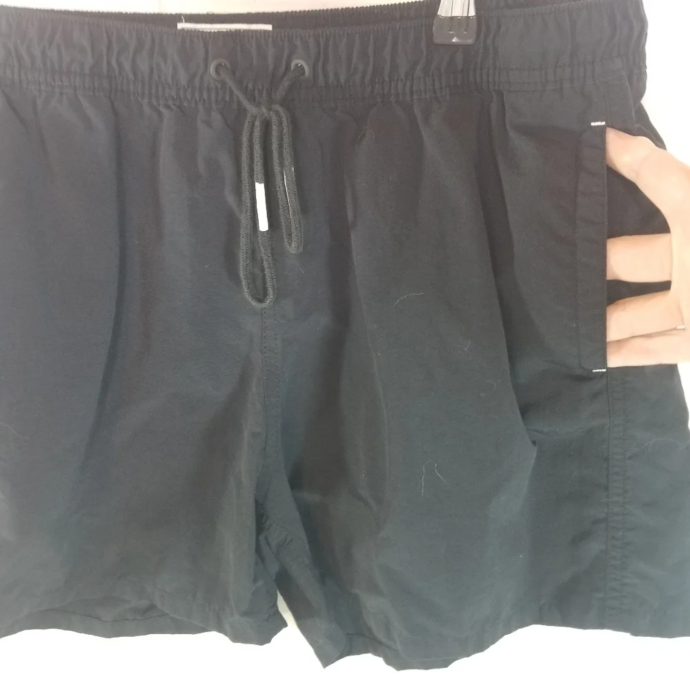 Vineyard Vines navy blue swim trunks shorts